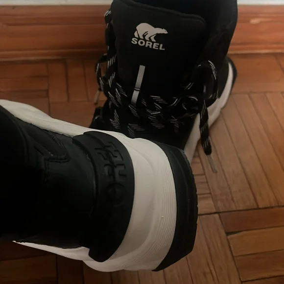 Kids Sorel New Boots Sneakers Size USA 5 Waterproof Black White - Picture 8 of 11